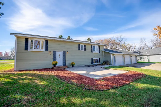 $397,000 | 206 Pine Street Southwest, New London, MN 56273