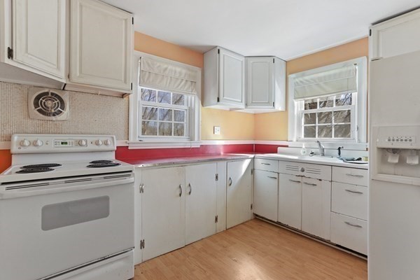 149 Topsfield Road Ipswich, MA 01938 - Photo 4 of 9