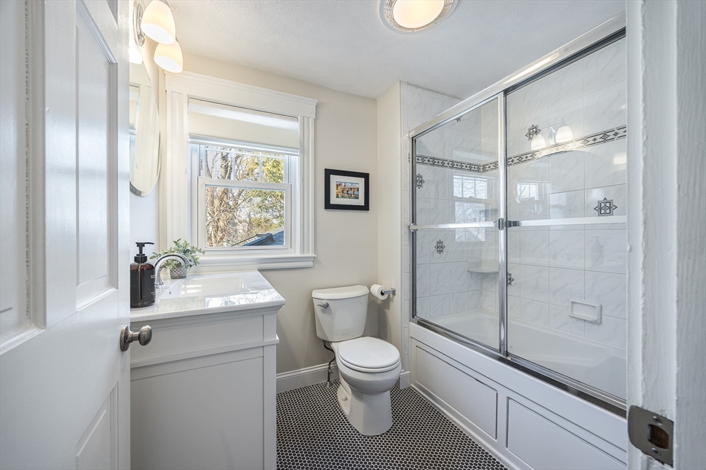 89 Grand Street Reading, MA 01867 - Photo 20 of 42