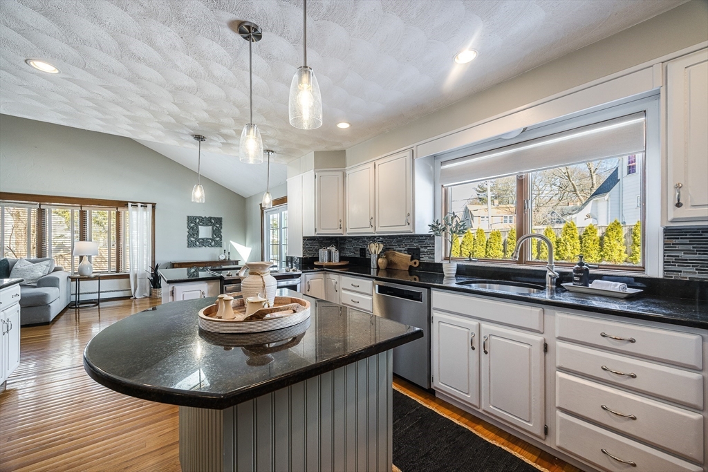 89 Grand Street Reading, MA 01867 - Photo 33 of 42