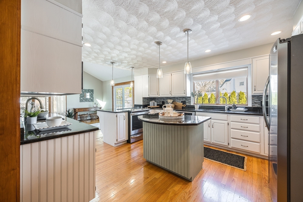 89 Grand Street Reading, MA 01867 - Photo 6 of 42