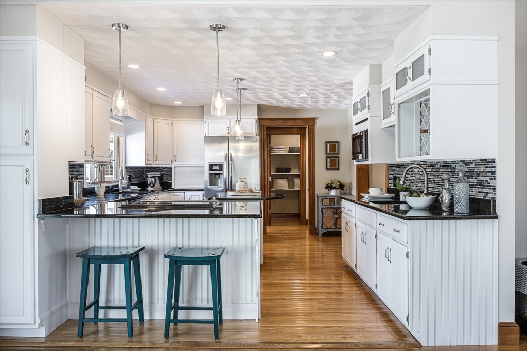 89 Grand Street Reading, MA 01867 - Photo 8 of 42