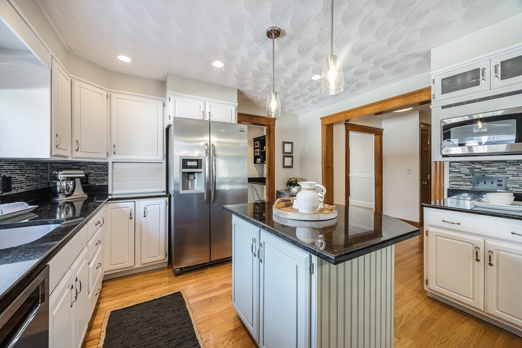 89 Grand Street Reading, MA 01867 - Photo 9 of 42