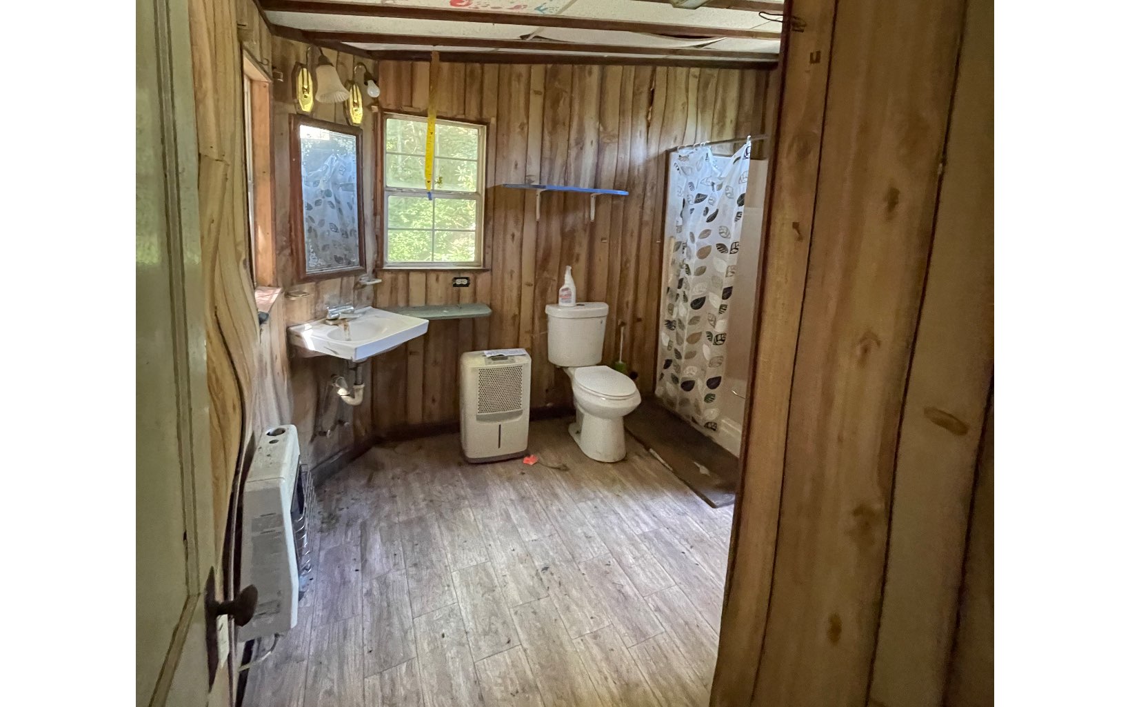 613 Farner Road Farner, TN 37333 - Photo 42 of 45 a bathroom with a toilet sink and shower
