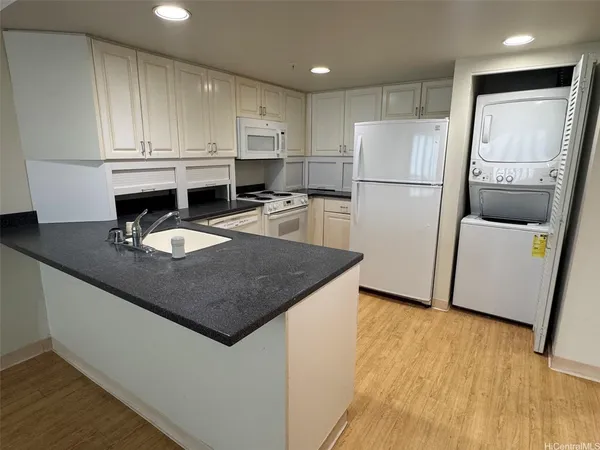 $4,800 | 1314 Kalakaua Avenue, Unit 407, Honolulu, HI 96826