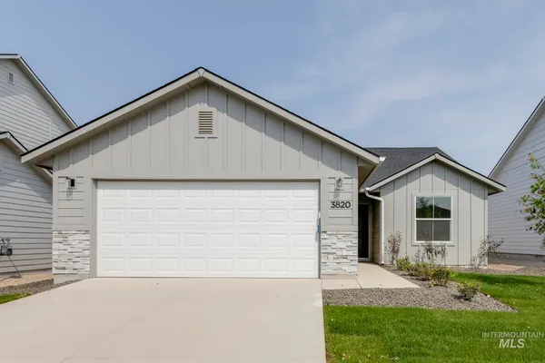 $353,990 | 940 Southwest Jayhawk St Mountain, Mountain Home, ID 83647