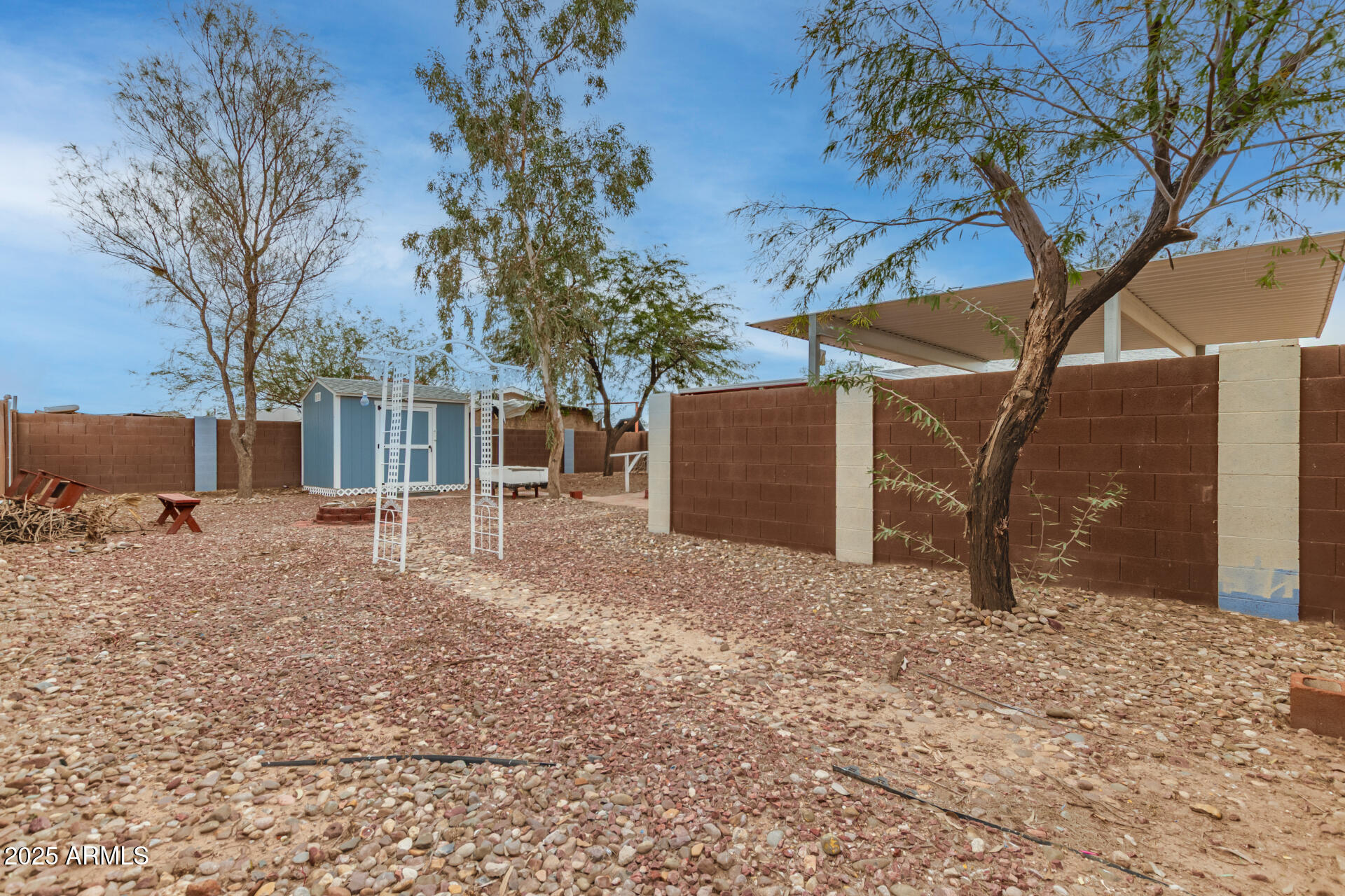 11404 West Custer Road Arizona City, AZ 85123 - Photo 26 of 27 a backyard of a house