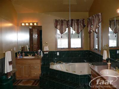 7324 Hartland Road Fenton, MI 48430 - Photo 10 of 25 20284223-9.JPG