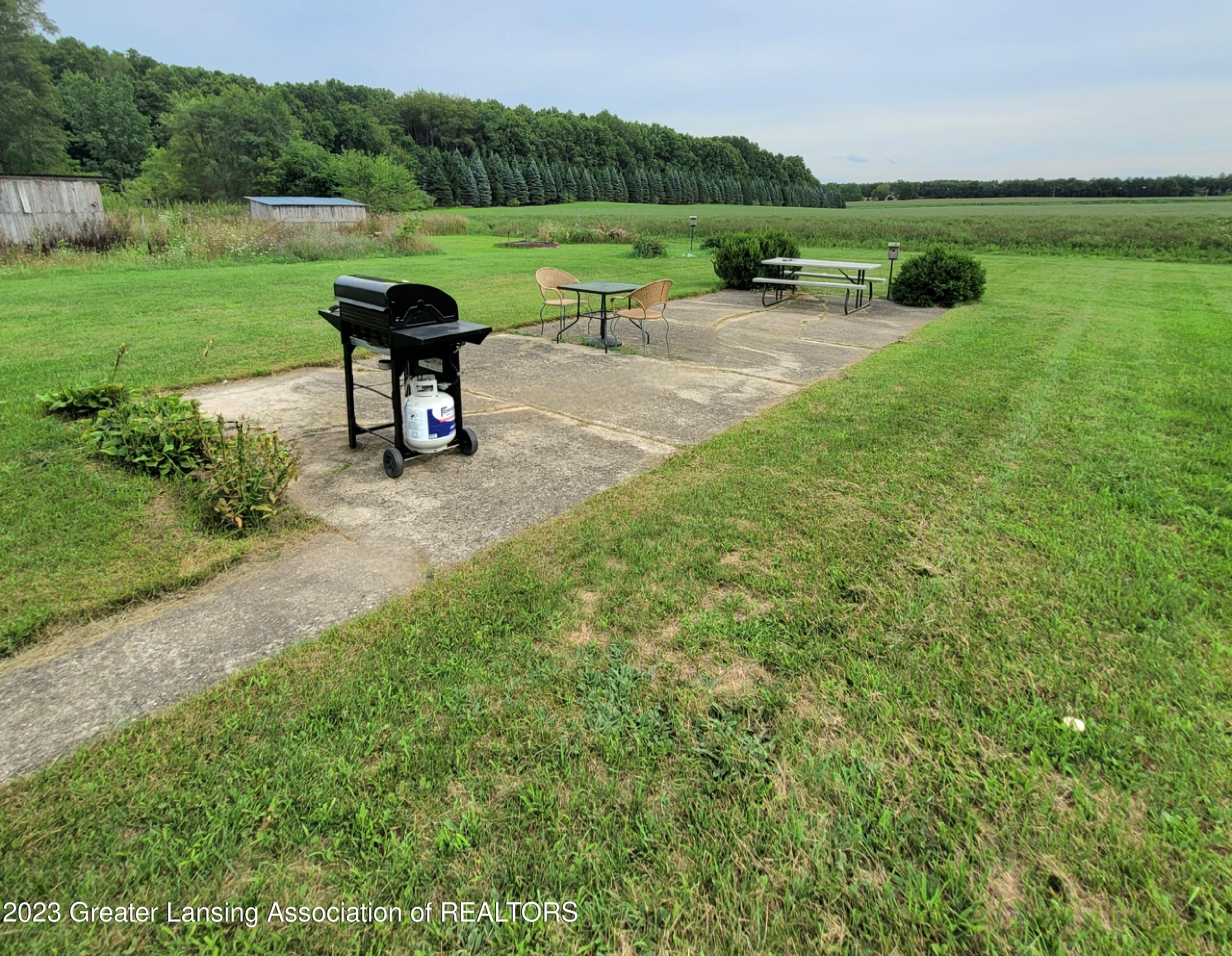 5183 Bellevue Road Onondaga, MI 49264 - Photo 7 of 41 Patio area