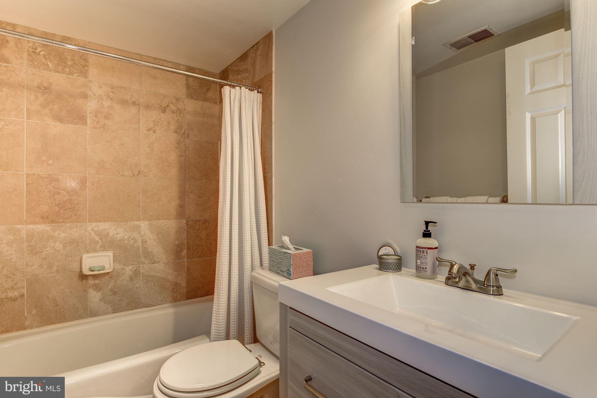 2432 Ontario Road Northwest, Unit 2 Washington, DC 20009 - Photo 18 of 30 Bath
