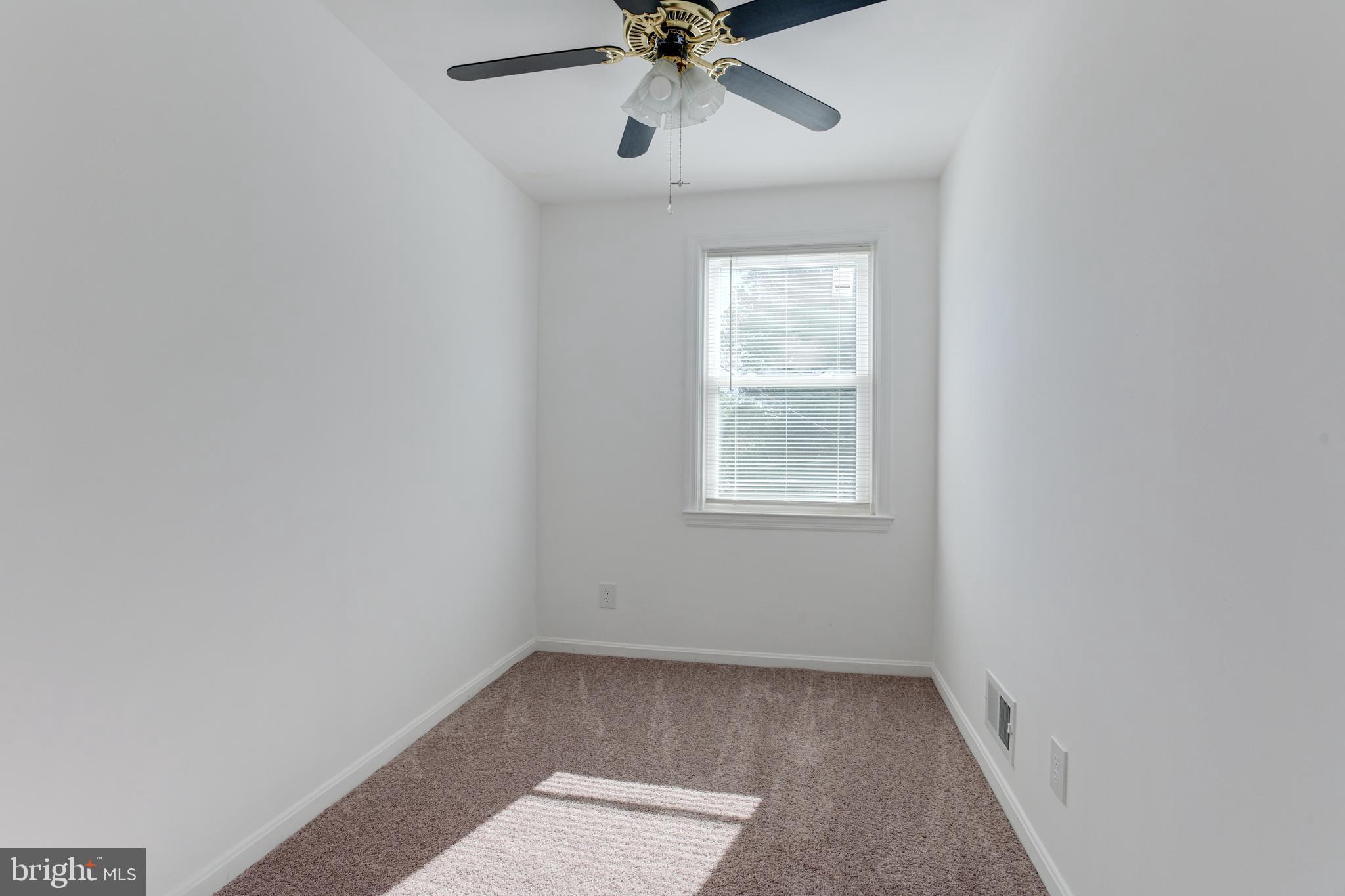 8615 Oak Road Parkville, MD 21234 - Photo 15 of 31 THIRD BEDROOM