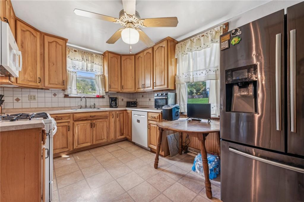 560 Harding Street Irwin, PA 15642 - Photo 5 of 37 Gallery Image 5