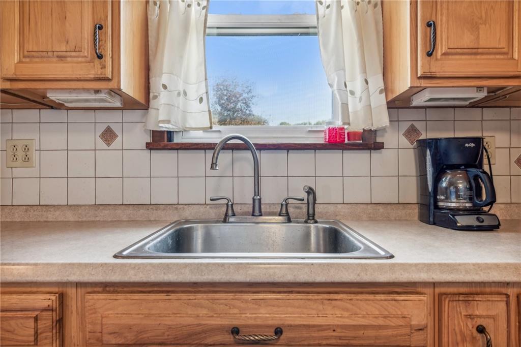 560 Harding Street Irwin, PA 15642 - Photo 7 of 37 Gallery Image 7