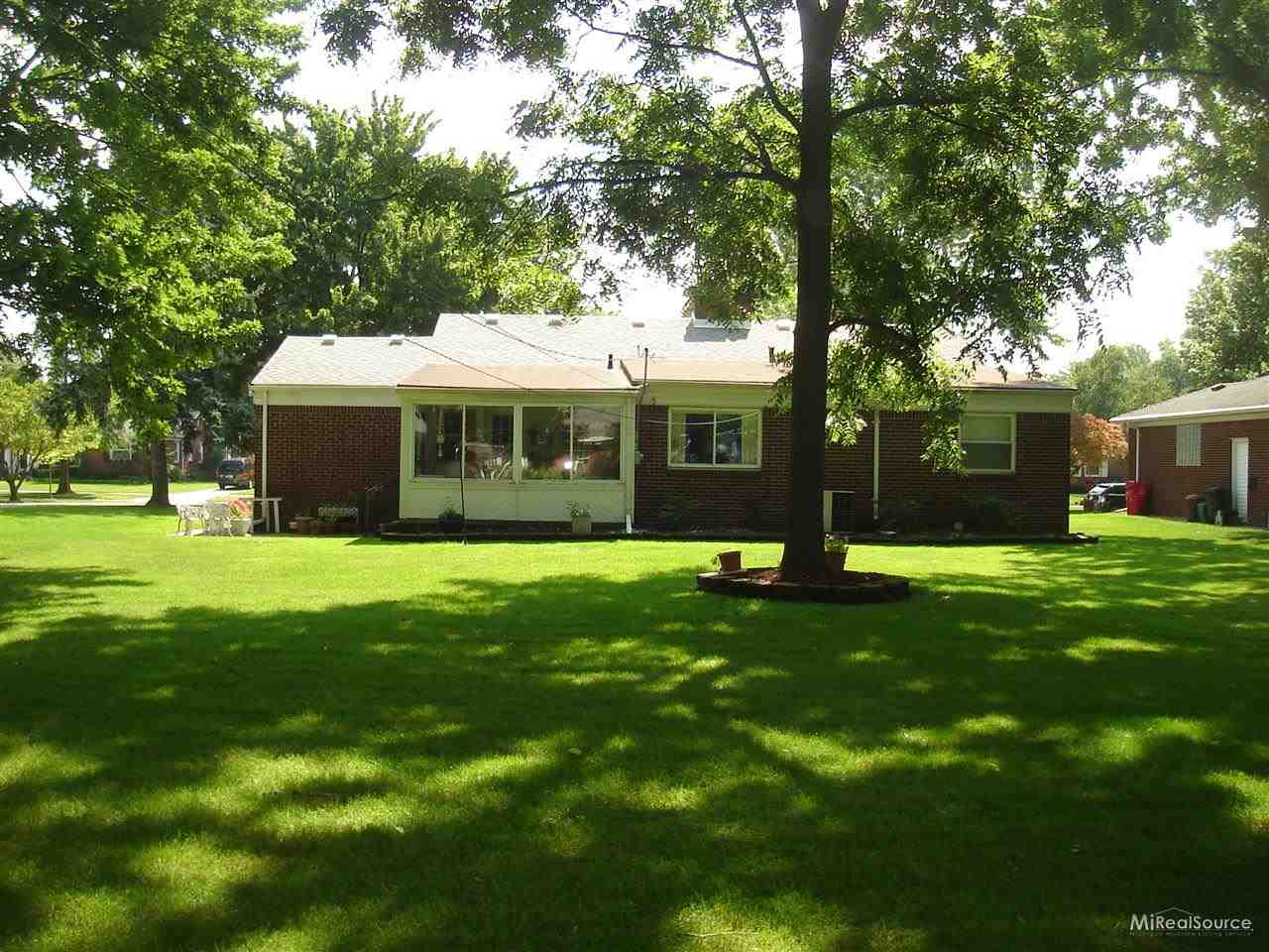 19799 West Ida Grosse Pointe, MI 48236 - Photo 26 of 28 31160210-25.JPG