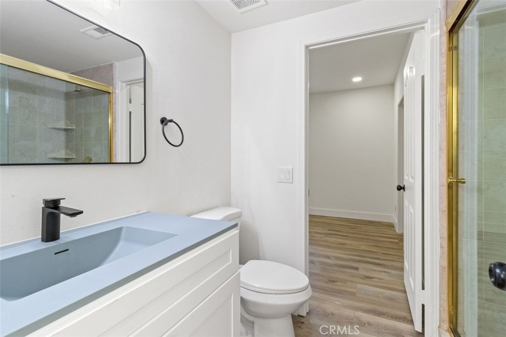 14439 Grandifloras Road Canyon Country, CA 91387 - Photo 27 of 44 bathroom 3