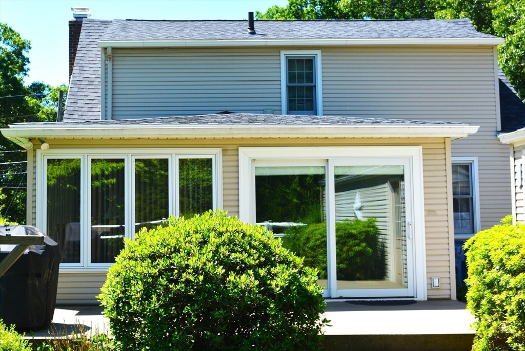 20 Exeter Street West Springfield, MA 01089 - Photo 9 of 42