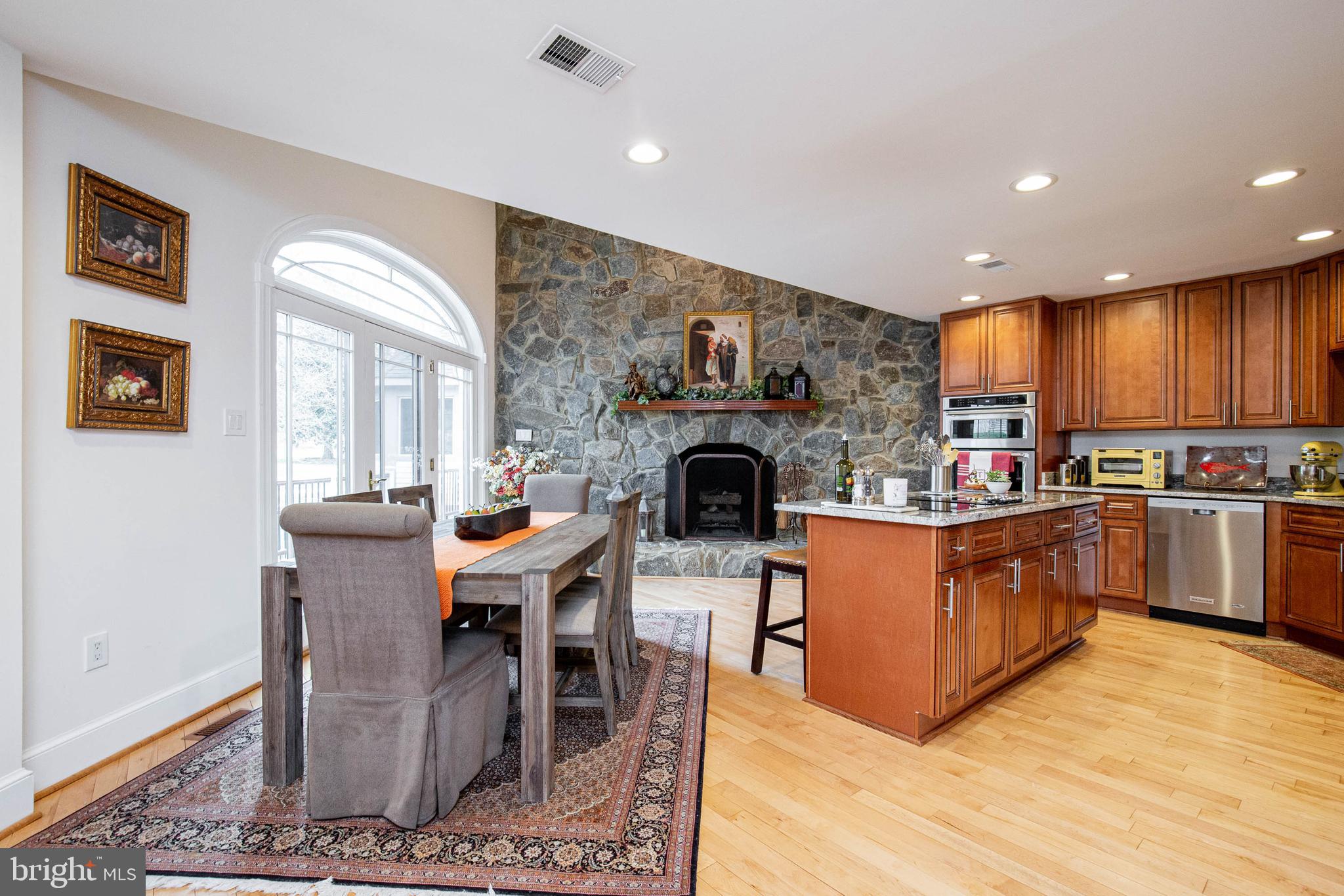 2511 Hunter Mill Road Oakton, VA 22124 - Photo 3 of 56