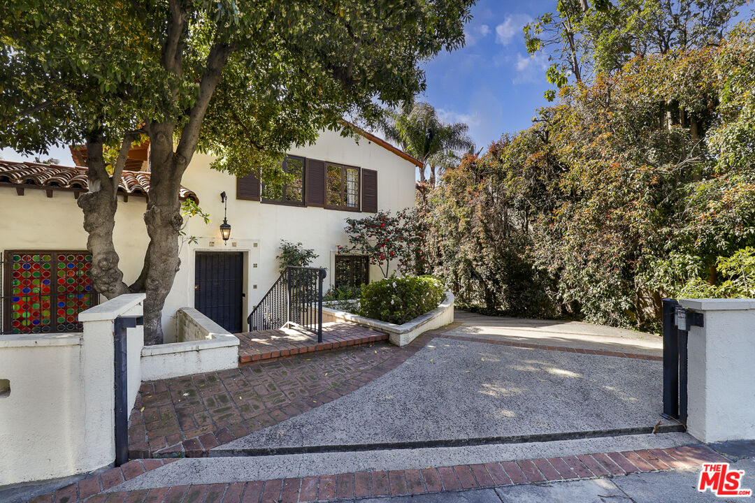 1851 Outpost Drive Los Angeles, CA 90068 - Photo 20 of 24 a view of a park with large tree