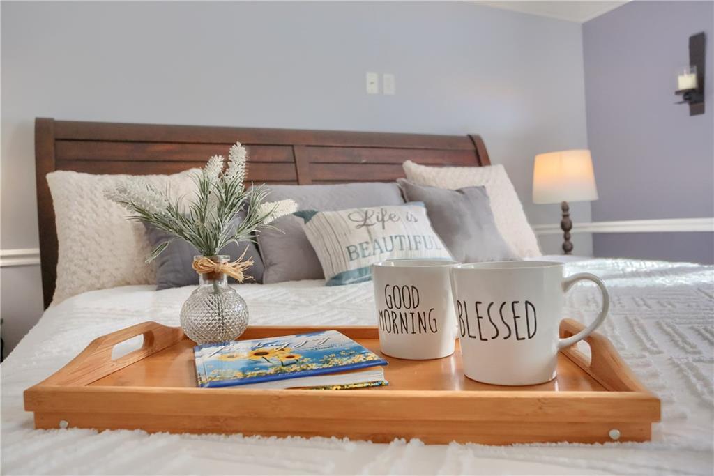 265 Shafer Road Moon Township, PA 15108 - Photo 21 of 50 a living room with furniture
