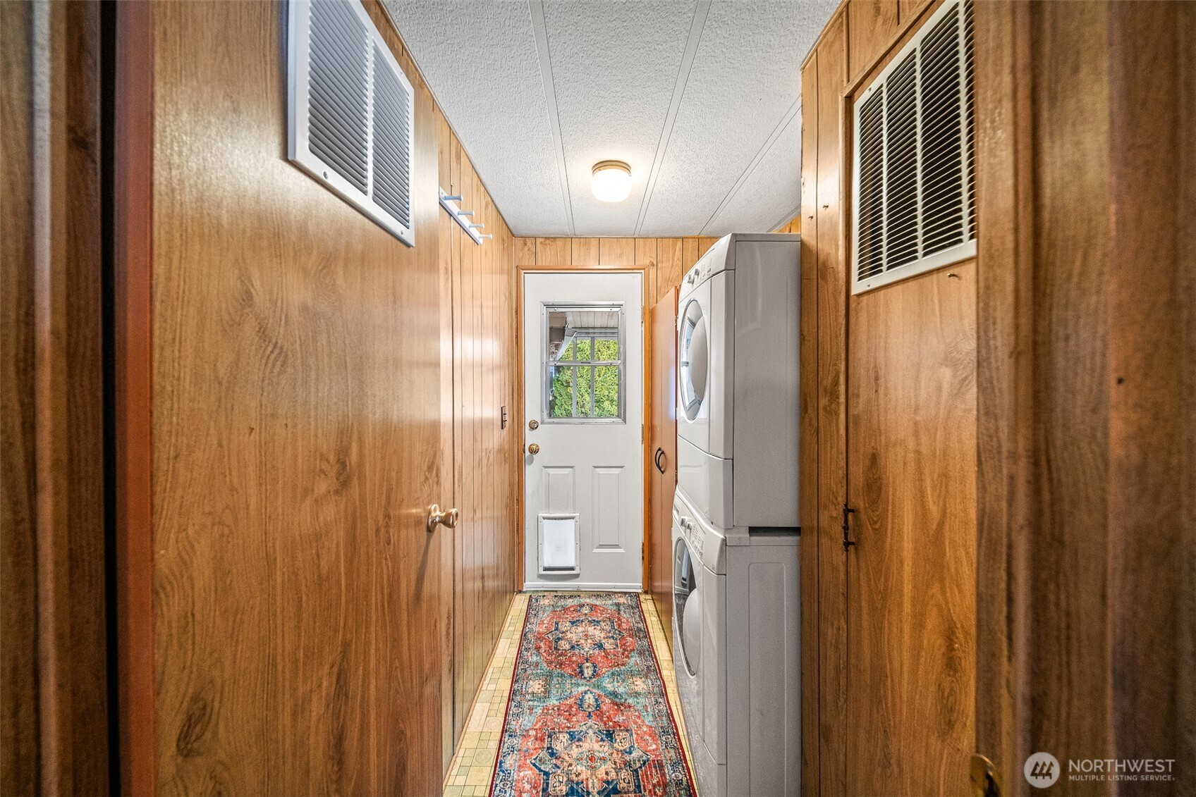 930 Trosper Road Southwest, Unit 43 Tumwater, WA 98512 - Photo 18 of 26 a very nice looking bathroom with a shower and a door