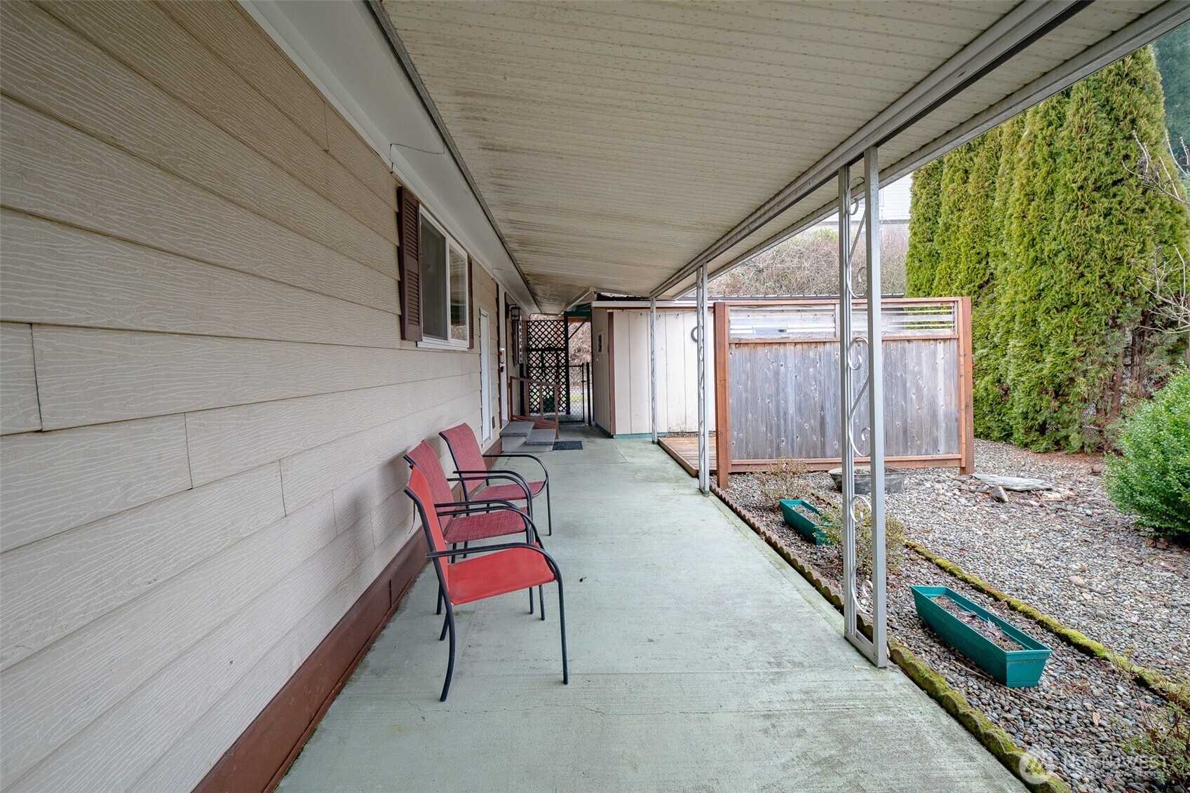 930 Trosper Road Southwest, Unit 43 Tumwater, WA 98512 - Photo 21 of 26 a building outdoor space with seating space