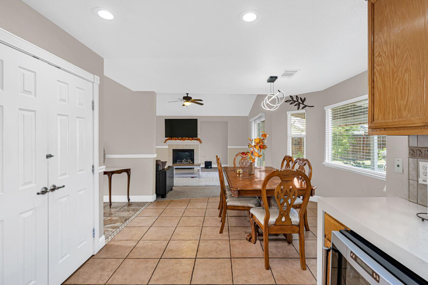 1406 San Rafael Street Los Banos, CA 93635 - Photo 15 of 35 a view of a dining room with furniture and window