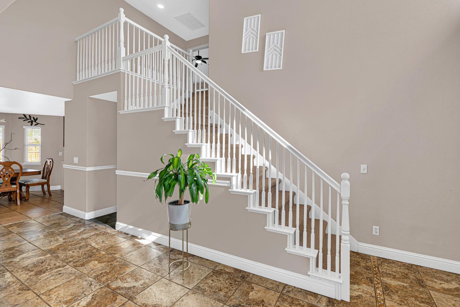 1406 San Rafael Street Los Banos, CA 93635 - Photo 20 of 35 a view of entryway with livingroom