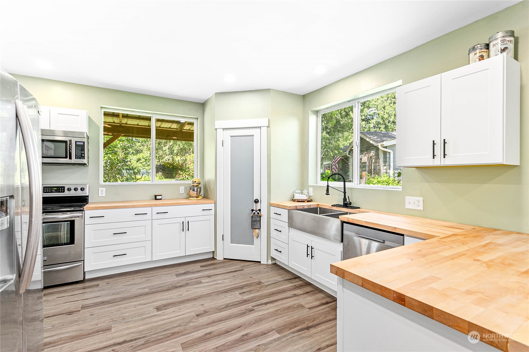 8338 Bob Hall Road Lynden, WA 98264 - Photo 21 of 37 a kitchen with a stove a sink and a window
