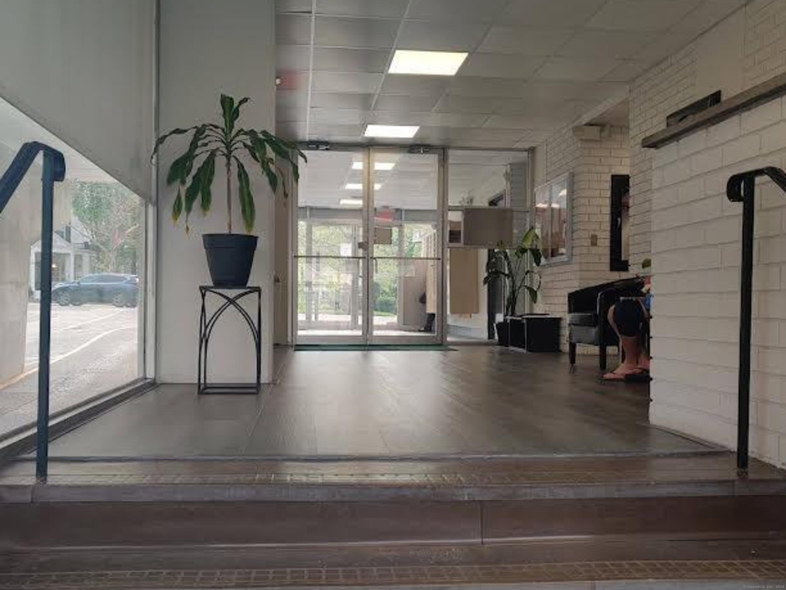 87 Glenbrook Road, Unit 3C Stamford, CT 06902 - Photo 2 of 16