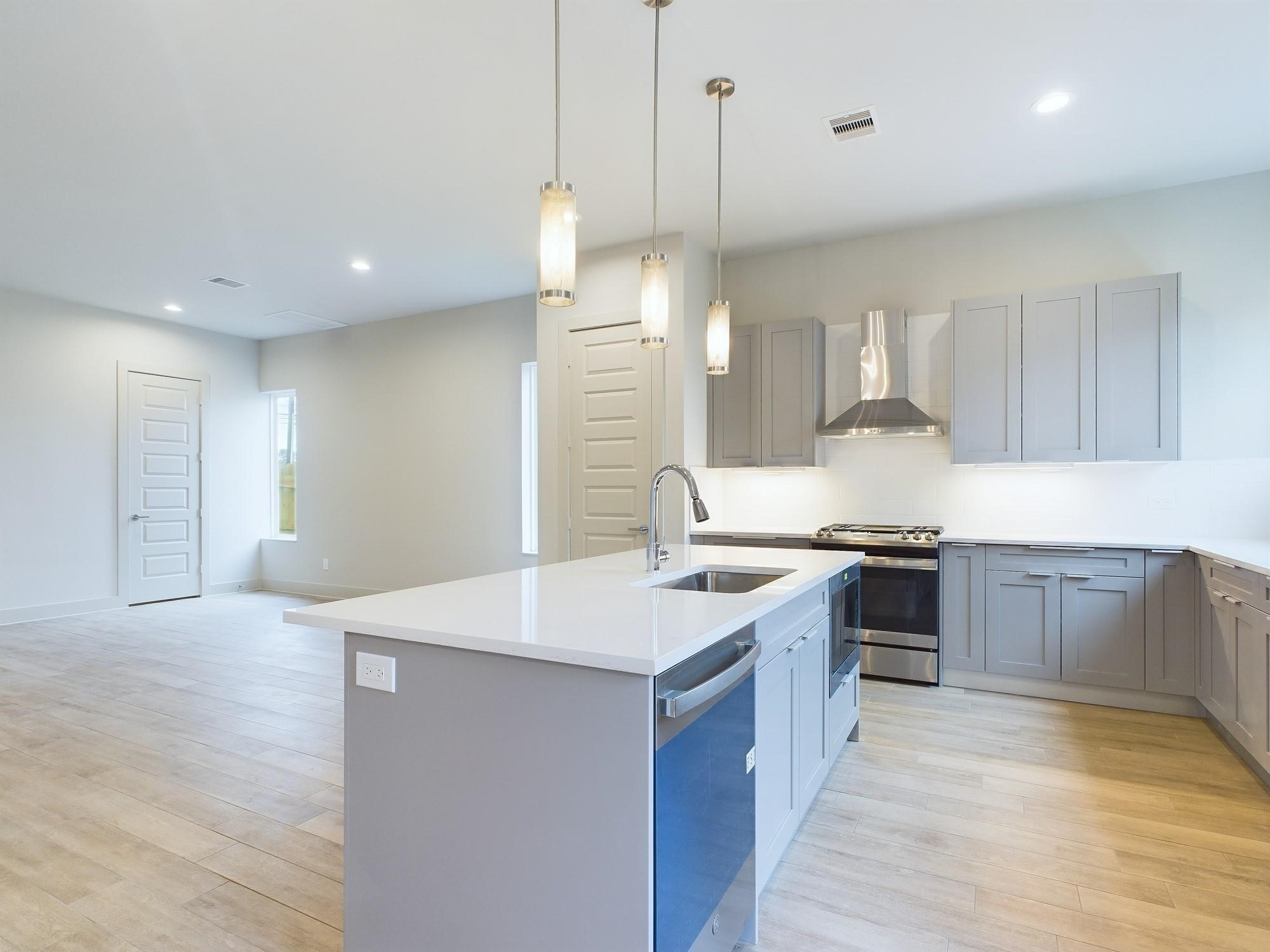 5726 Rucio Lane Houston, TX 77092 - Photo 14 of 35 Gallery Image 14