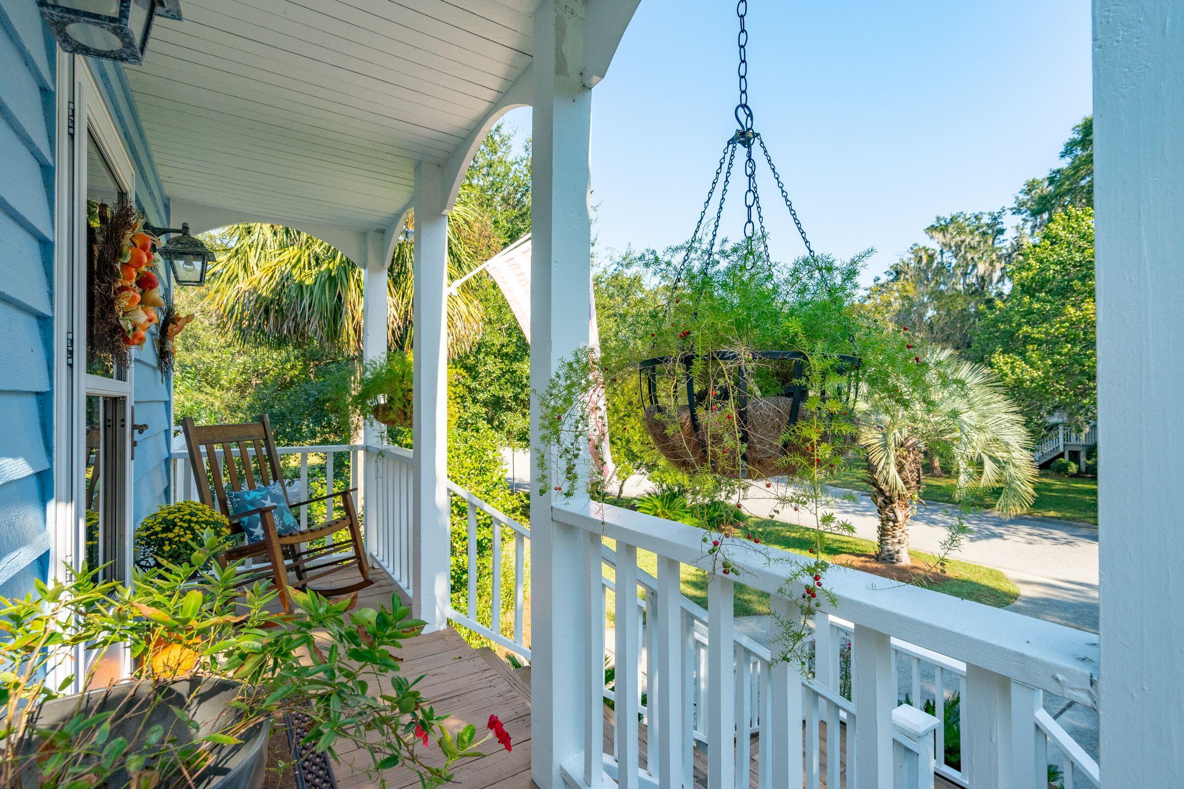 1522 Oak Landing Road Mount Pleasant, SC 29464 - Photo 5 of 64 6_1522OaklandingRd-KeenEyeMarketing-006