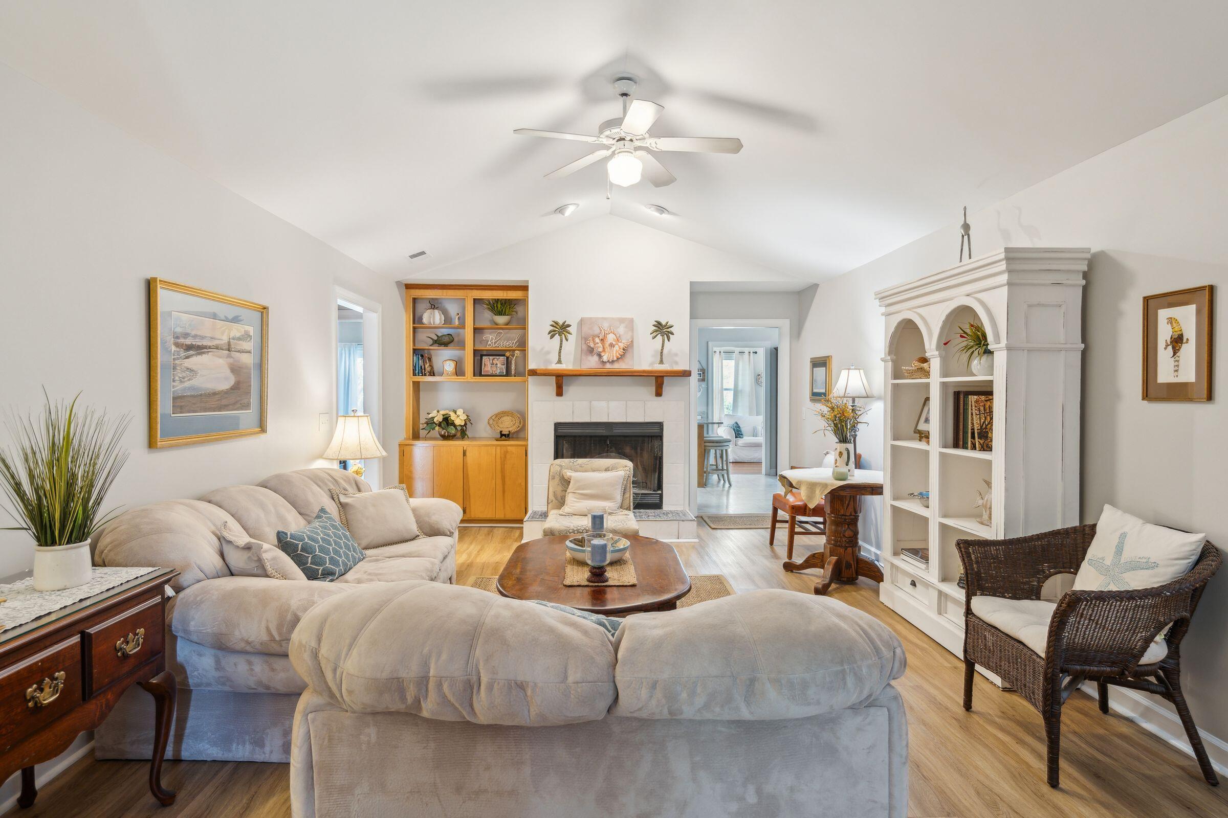 1522 Oak Landing Road Mount Pleasant, SC 29464 - Photo 8 of 64 9_1522OaklandingRd-KeenEyeMarketing-009