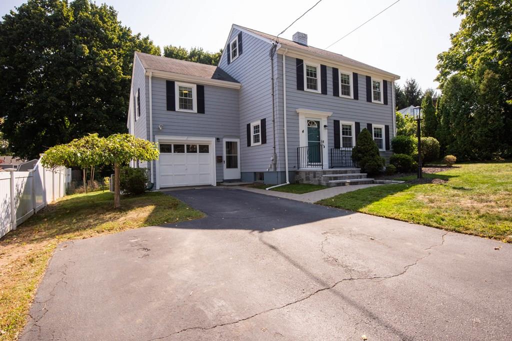 4 Williams Road Lynnfield, MA 01940 - Photo 2 of 42 Gallery Image 2