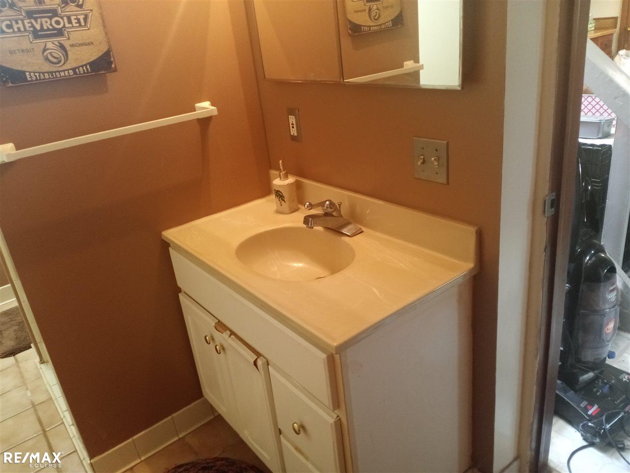22840 Tuscany Avenue Eastpointe, MI 48021 - Photo 11 of 19 50039835-10.JPG
