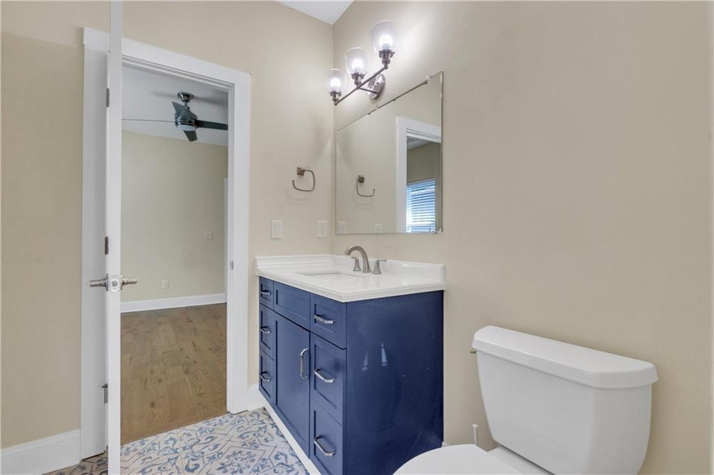 998 Mayson Turner Road Northwest, Unit A Atlanta, GA 30314 - Photo 19 of 26 a bathroom with a toilet a sink and mirror