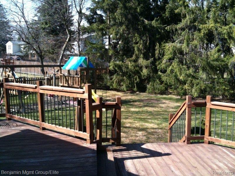 1608 Mark Hopkins Road Bloomfield Hills, MI 48302 - Photo 3 of 23 Large Fenced Yard