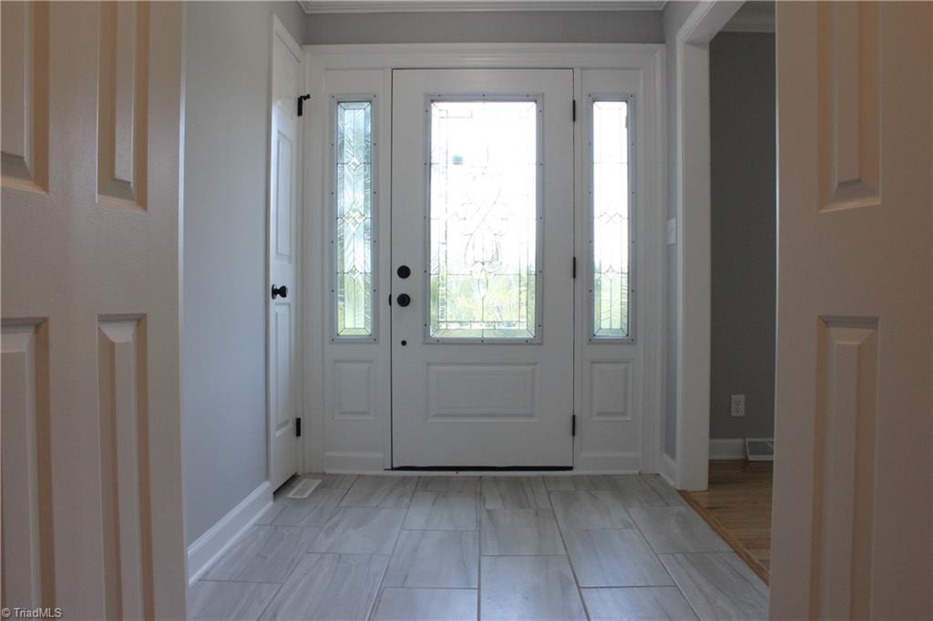 2715 Farmbrook Road Winston-Salem, NC 27103 - Photo 4 of 28 Gallery Image 4