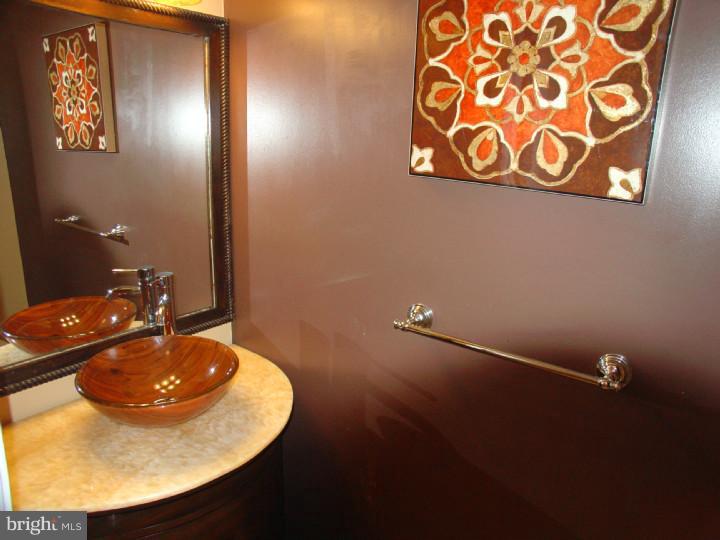 6 Howe Court Pennington, NJ 08534 - Photo 11 of 25 Half Bath