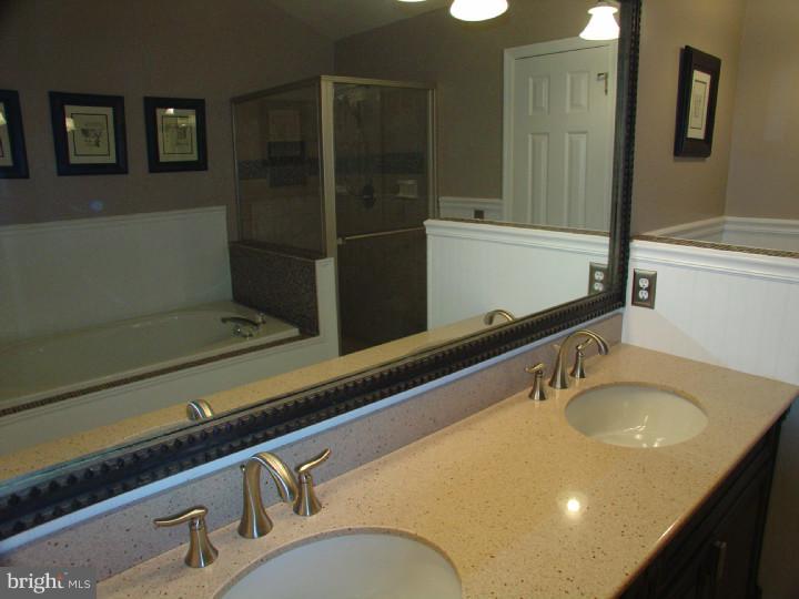 6 Howe Court Pennington, NJ 08534 - Photo 16 of 25 Bathroom
