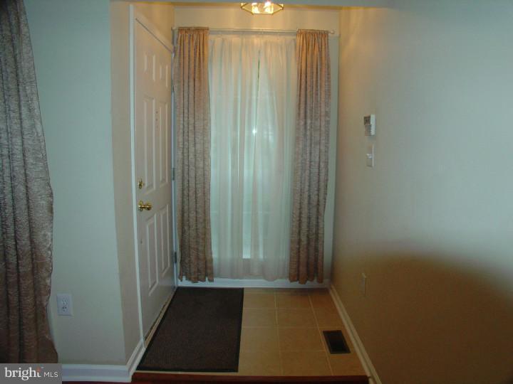 6 Howe Court Pennington, NJ 08534 - Photo 3 of 25 Foyer