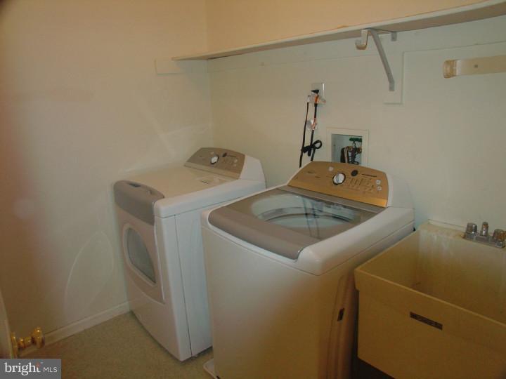6 Howe Court Pennington, NJ 08534 - Photo 23 of 25 Laundry Room