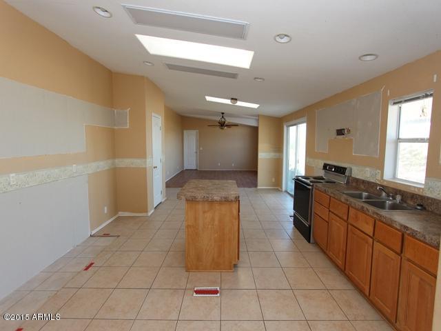 54082 West Barrel Road Maricopa, AZ 85139 - Photo 17 of 54 023-244858 Kitchen