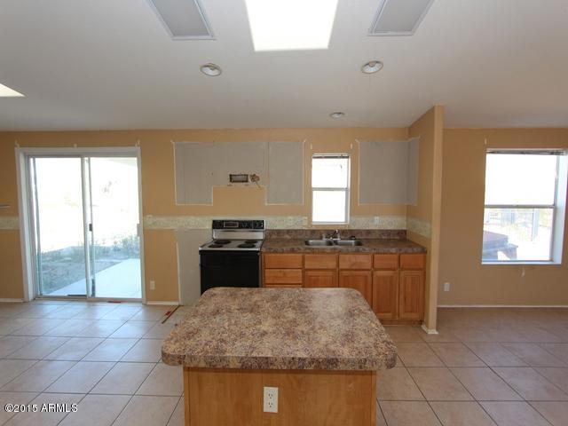 54082 West Barrel Road Maricopa, AZ 85139 - Photo 18 of 54 023-244858 Kitchen (2)