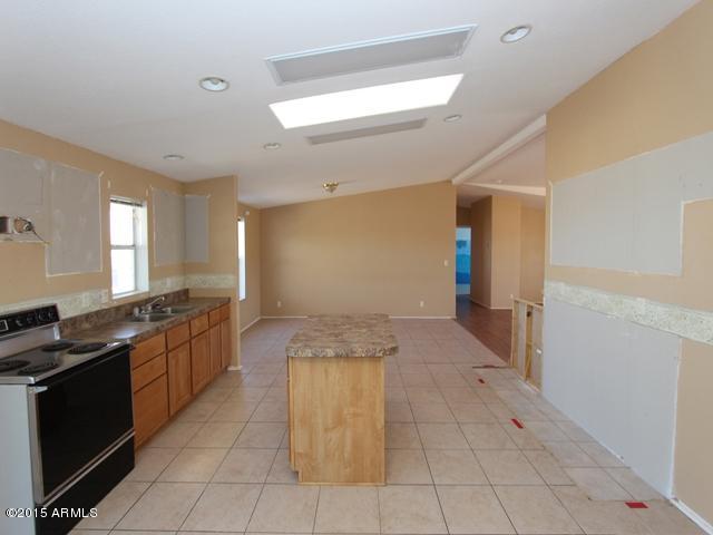 54082 West Barrel Road Maricopa, AZ 85139 - Photo 19 of 54 023-244858 Kitchen (3)