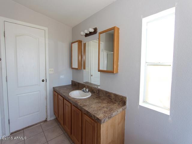 54082 West Barrel Road Maricopa, AZ 85139 - Photo 36 of 54 023-244858 Master Bathroom (2)