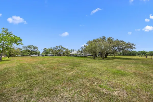 $575,000 | 1884 County Road 218, Weimar, TX 78962