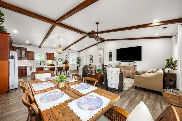 $575,000 | 1884 County Road 218, Weimar, TX 78962