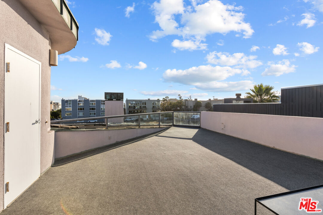 4611 Roma Court Marina del Rey, CA 90292 - Photo 18 of 32 Gallery Image 18