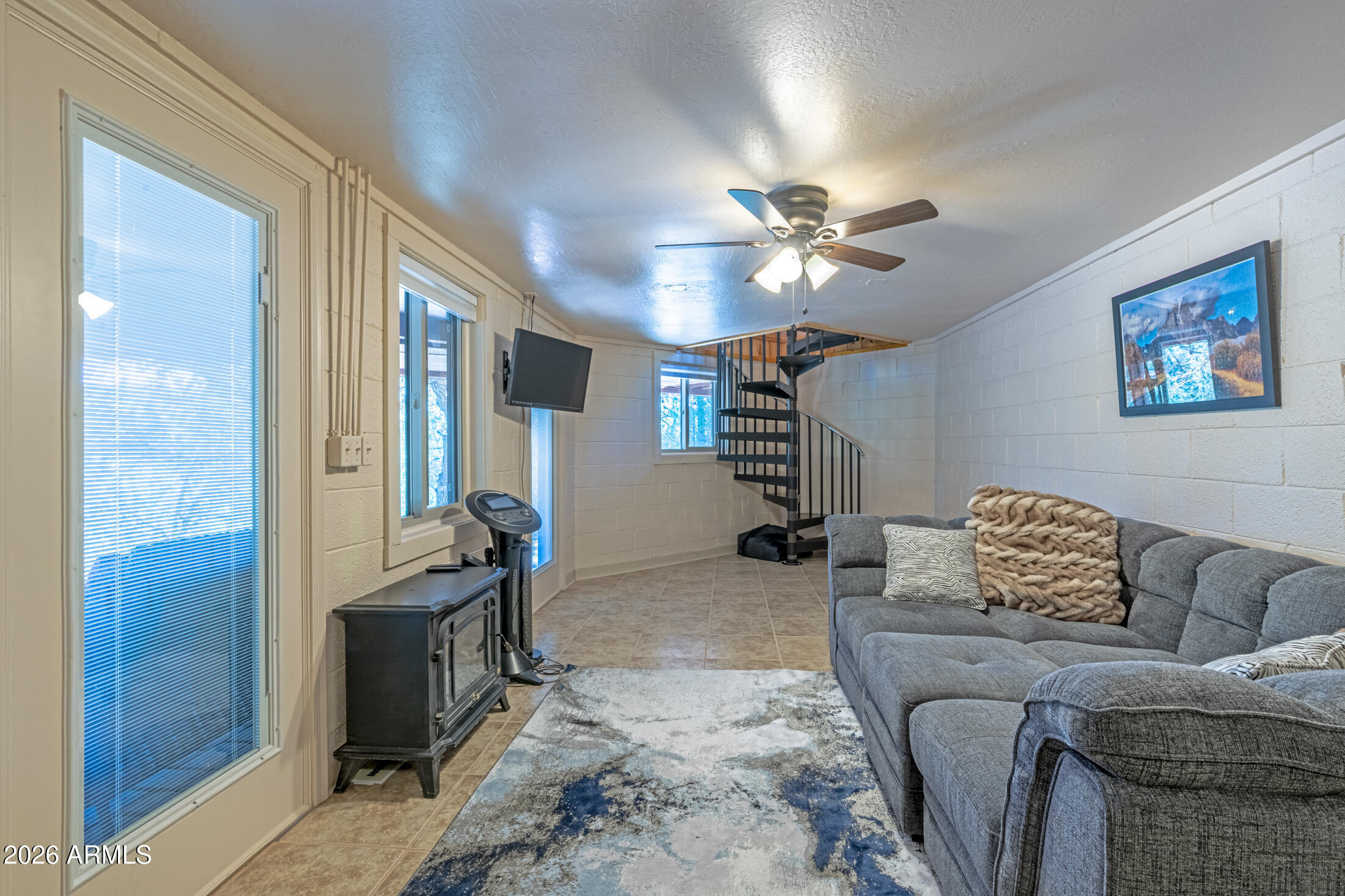 190 South Greystone Circle Payson, AZ 85541 - Photo 31 of 45 a living room with furniture and a chandelier