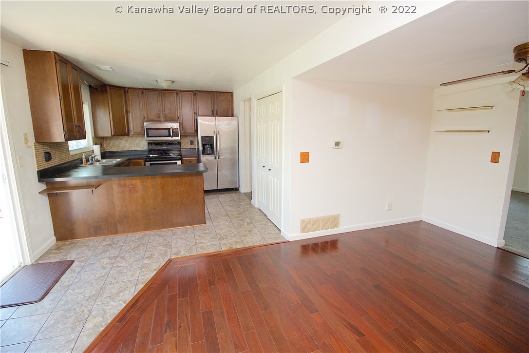36 Teays Point Winfield, WV 25213 - Photo 12 of 32 Gallery Image 12
